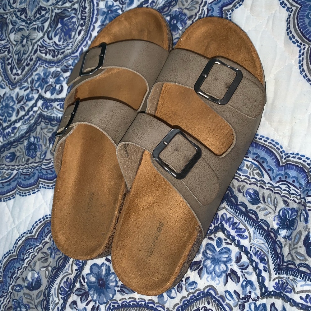 Maurice’s sandals